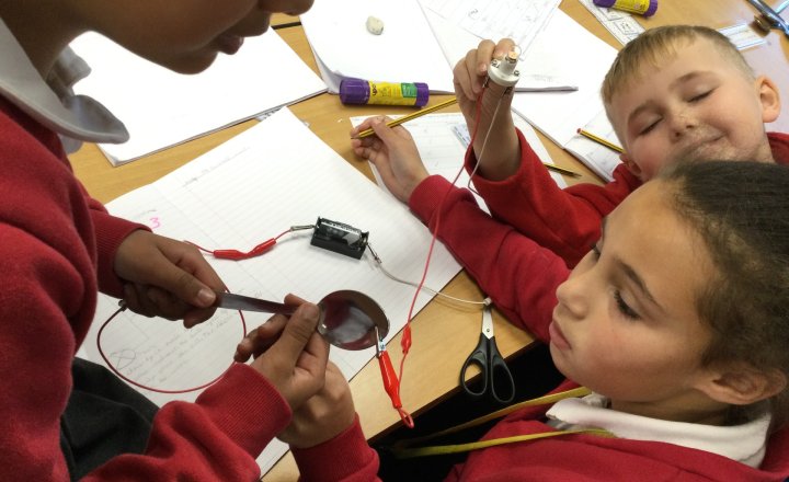 Image of Year 4 (Class 10) - Science - Conductors or Insulators