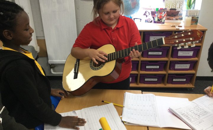 Image of Year 4 (Class 10) - Science - Pitch