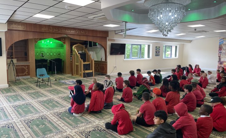 Image of Year 4 (Class 11) - Cultural Education - Mosque Visit