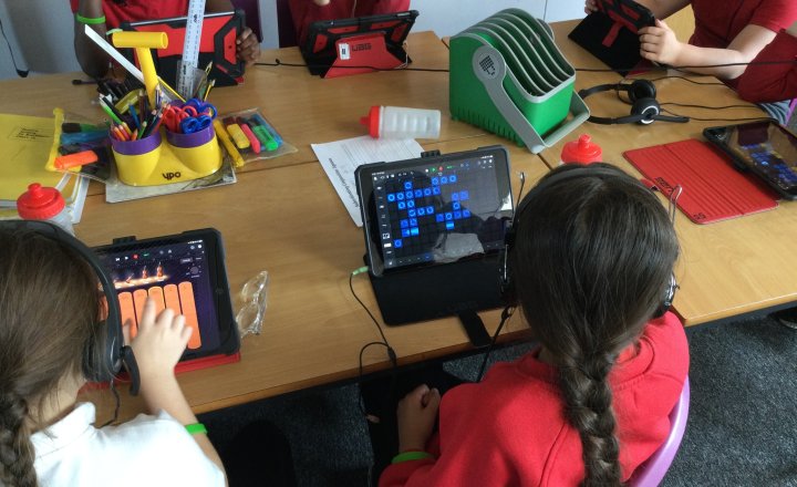 Image of Year 4 (Class 12) - Computing - Garage Band
