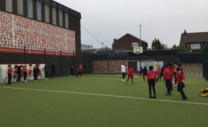 Image of Year 5 (Class 13) - P.E - Attack and Defence