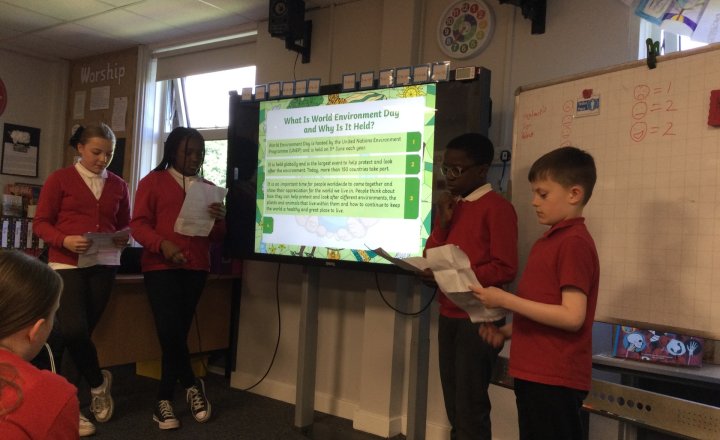 Image of Year 5 (Class 13) - Pupil Parliament Visit