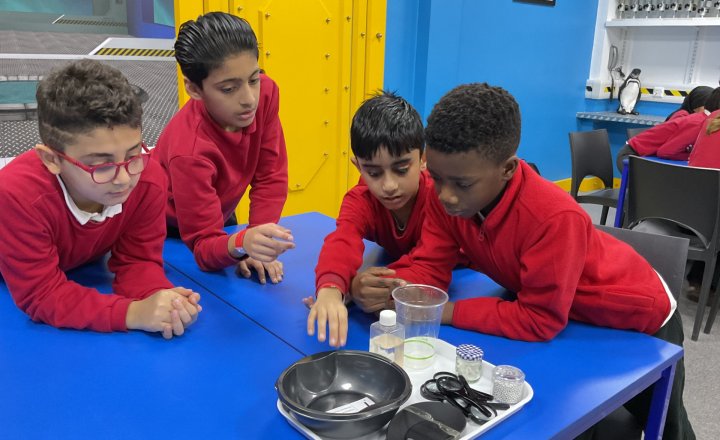 Image of Year 5 (Class 13) - Science - The Deep Trip