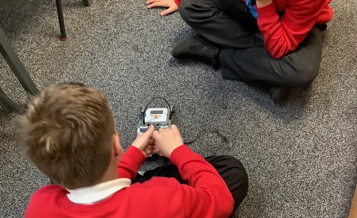 Image of Year 5 - Computing Club - Lego Mindstorms Update