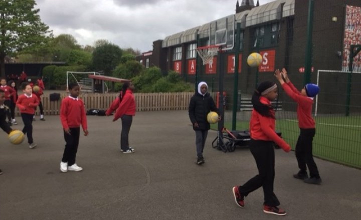 Image of Year 5 - Lunchtime Activities