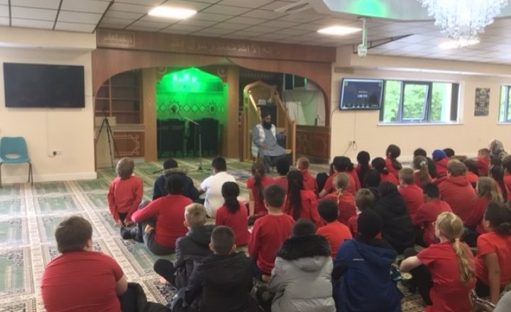 Image of Year 5 - R.E - Gurdwara Visit