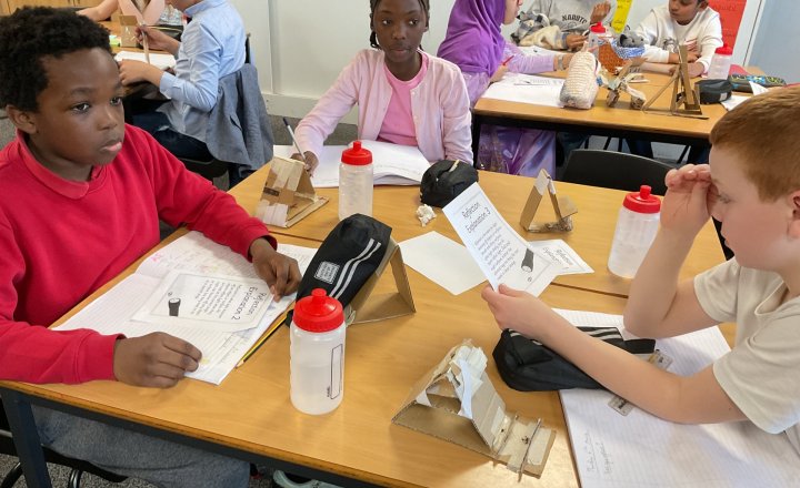Image of Year 6 (Class 15) - Science - Light and Reflection