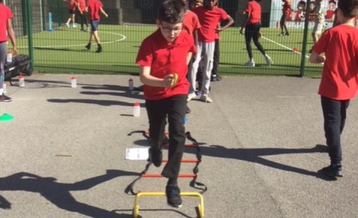 Image of Year 6 (Class 16) - P.E - Sports Day