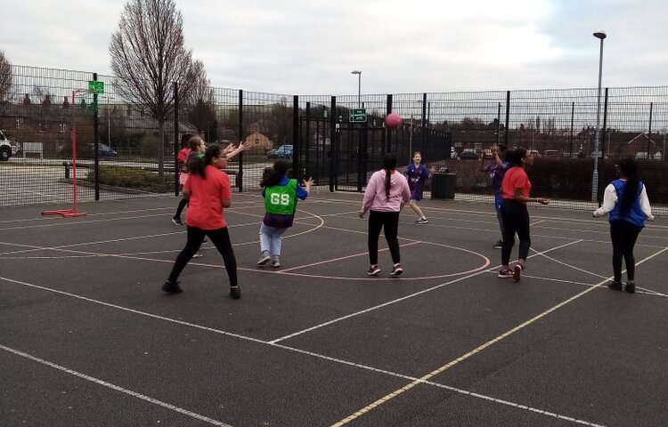 Image of Year 5 - P.E - Netball Competition