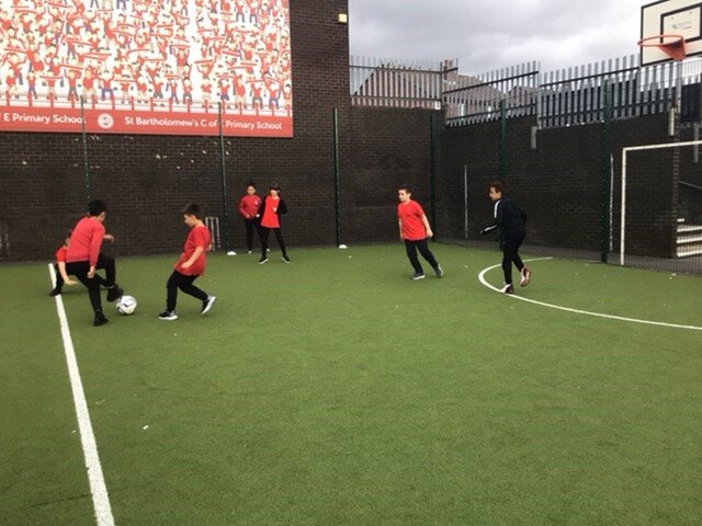 Image of Year 5 (Class 14) - P.E - Football