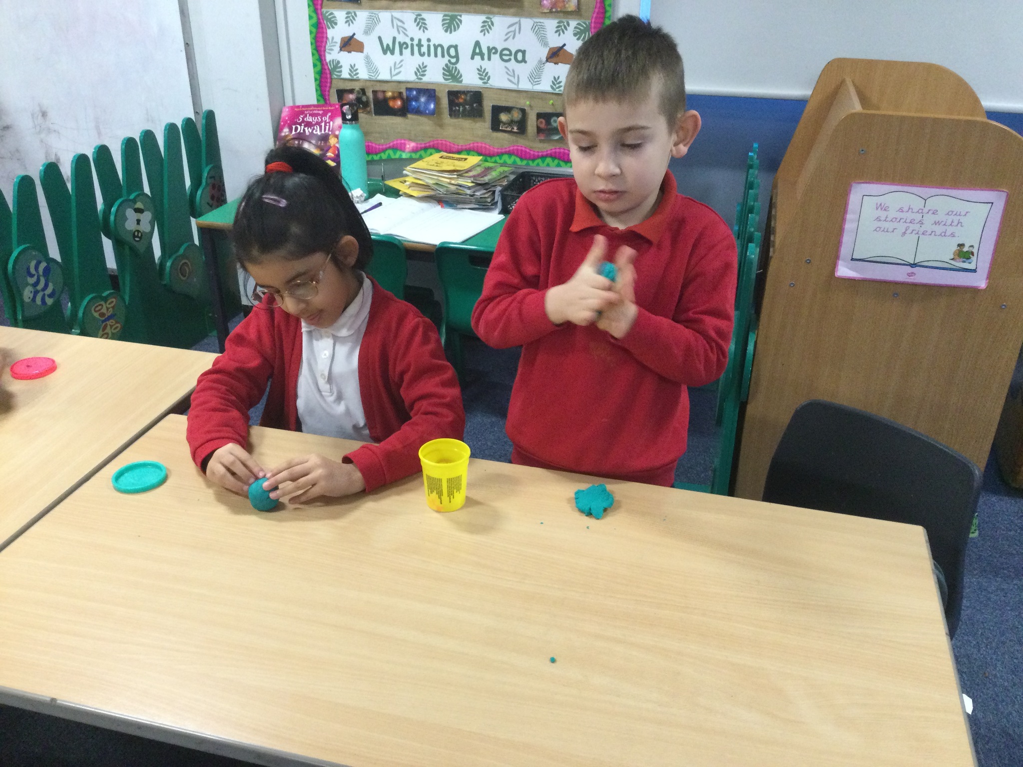 Image of Year 1 (Class 4) - Maths - 2D and 3D Shapes