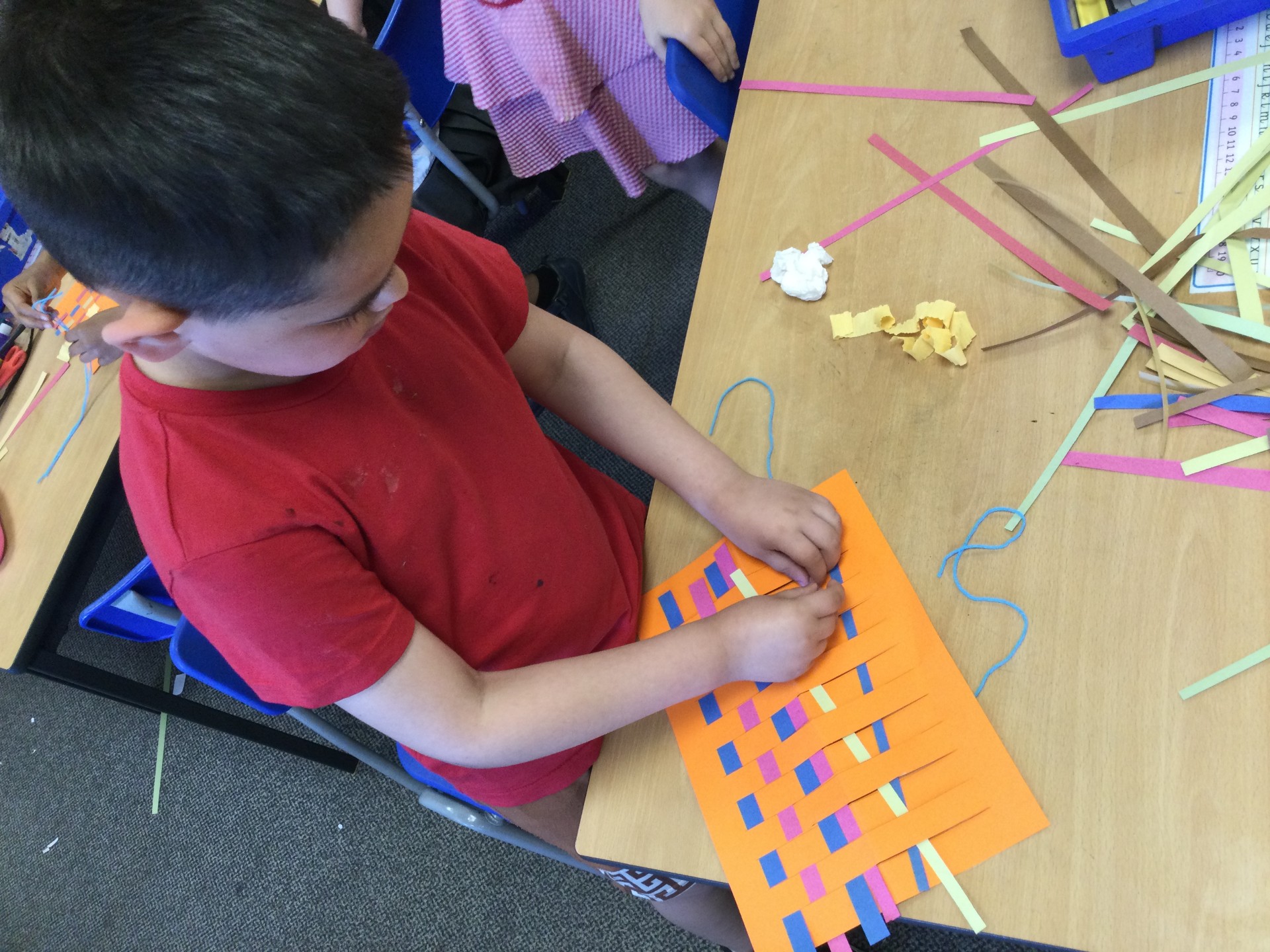 Image of Year 2 (Class 6) - Art - Learning to Weave