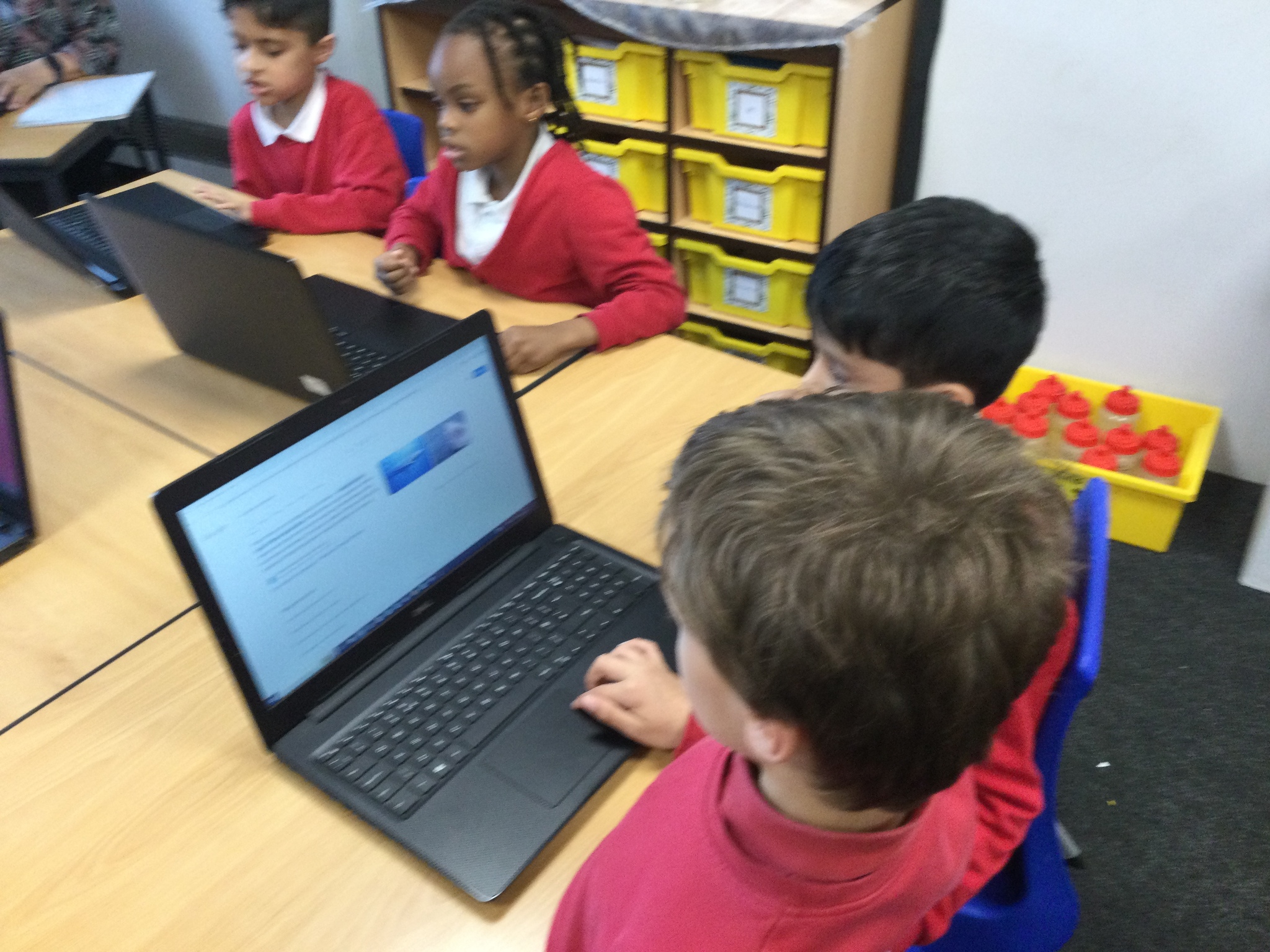 Image of Year 2 (Class 6) - Computing - Researchers