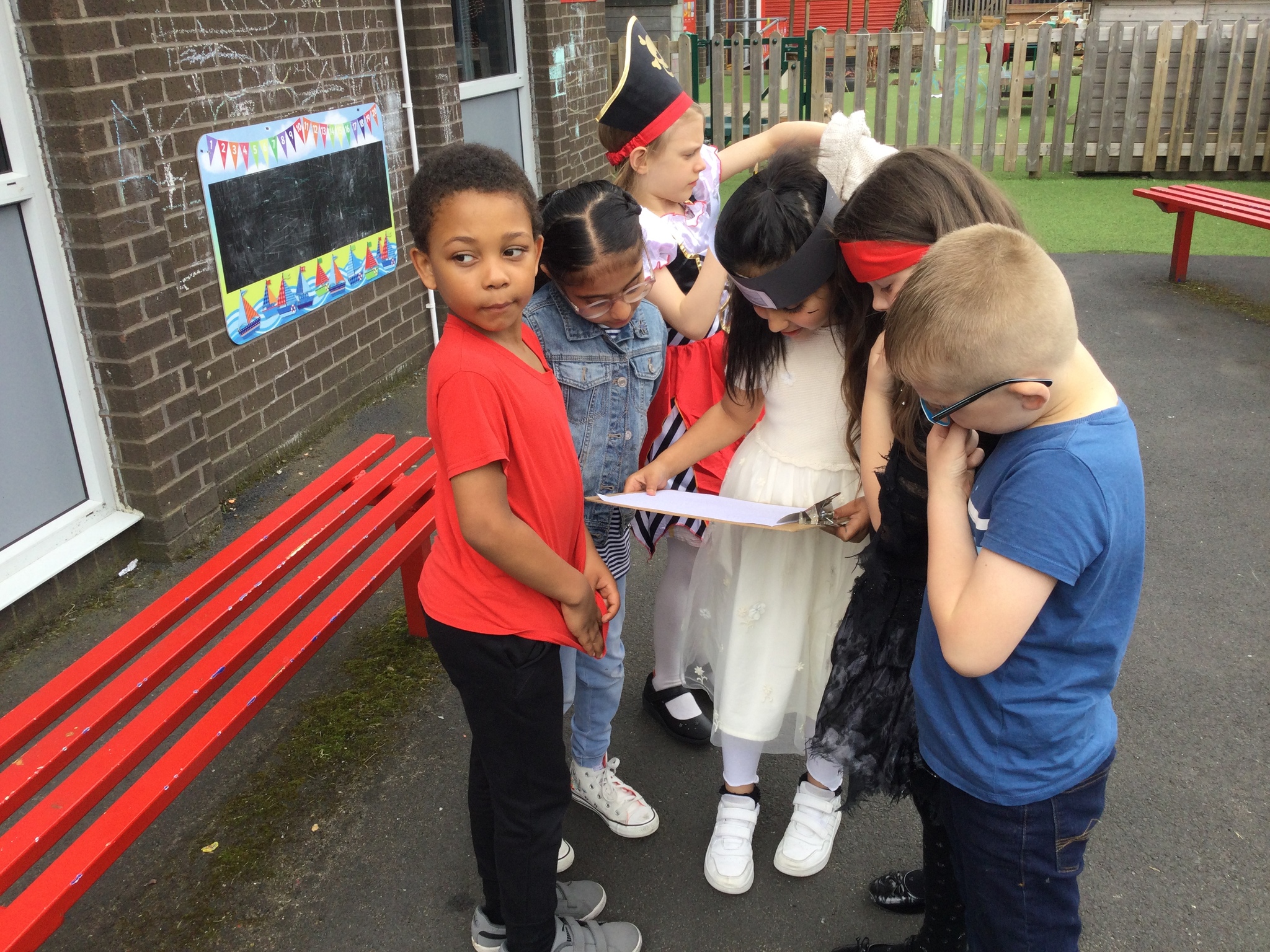 Image of Year 2 (Class 6) - Pirate Day