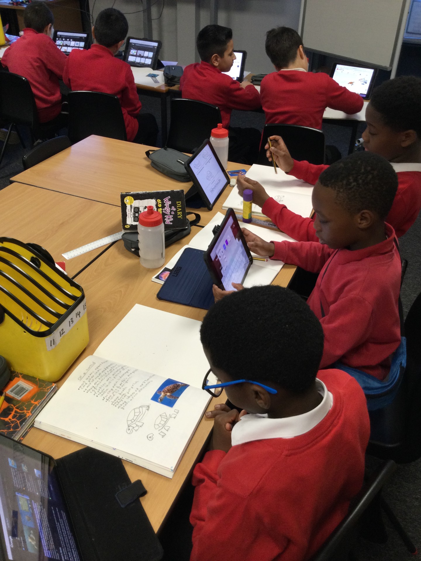 Image of Year 5 (Class 14) - Art - Sea Creature Research