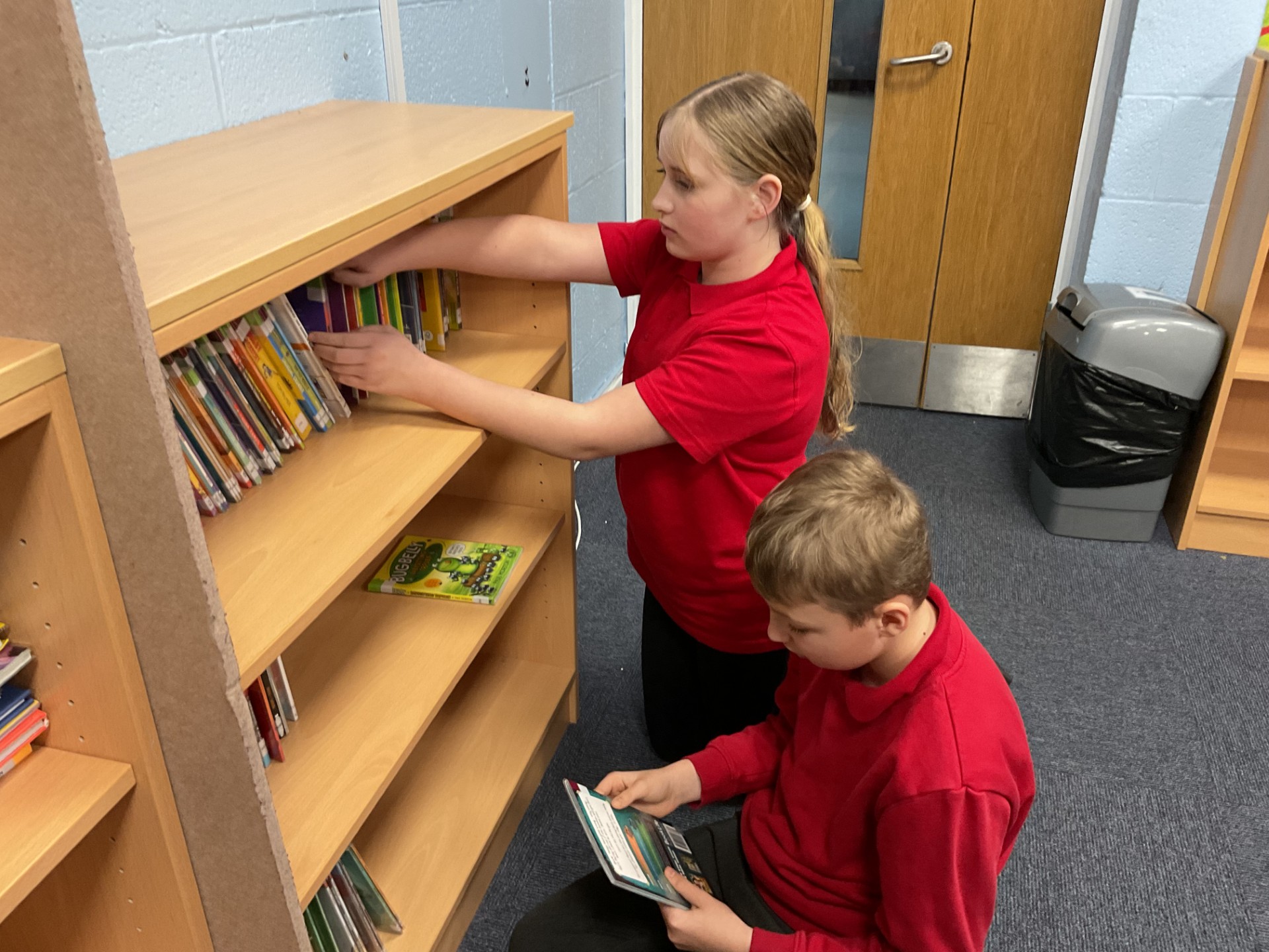 Image of Year 6 (Class 14) - Library Session