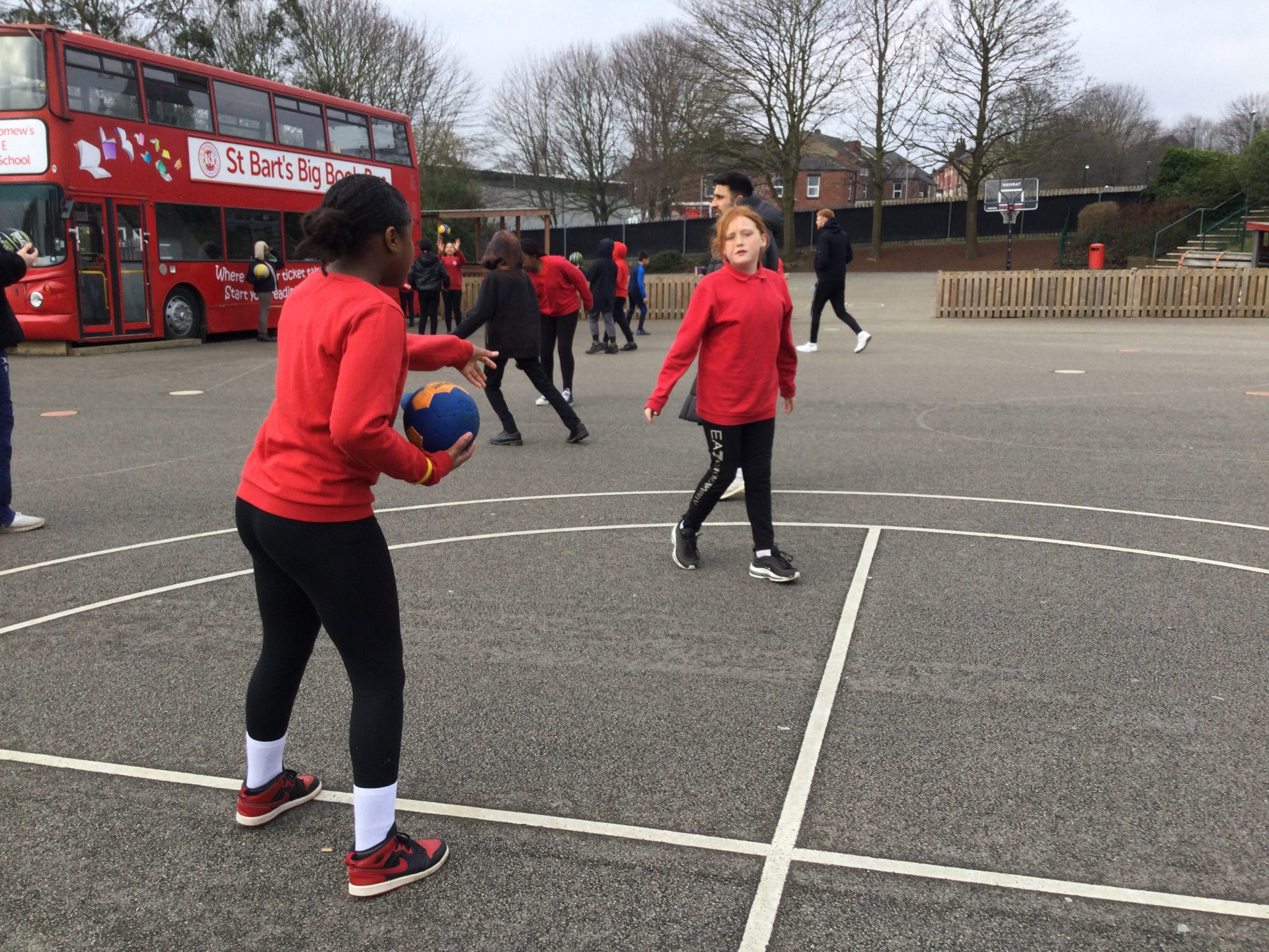 Image of Year 6 (Class 17) - P.E - Basketball