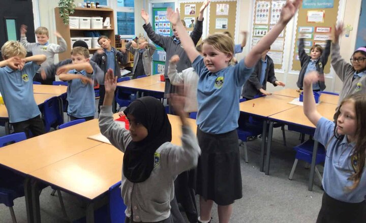 Image of We Praise You God – Year 4 performing a dance for Gaudete Sunday
