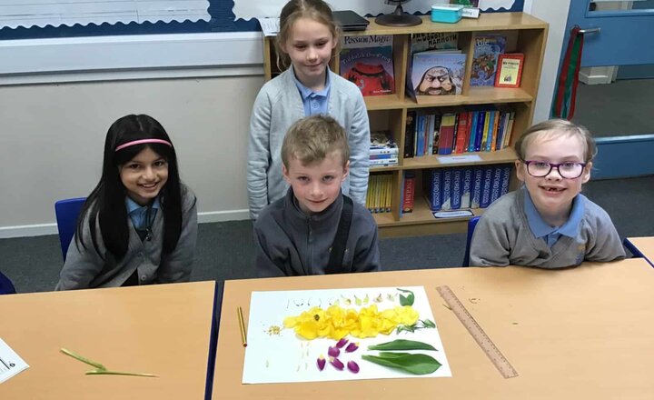 Image of Y3 Botanists Dissecting Flowers!