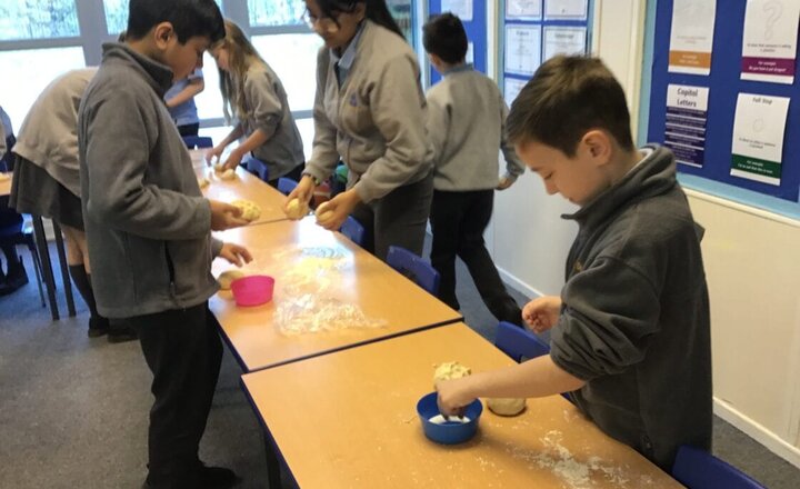 Image of Year 5 – Bread Throwback