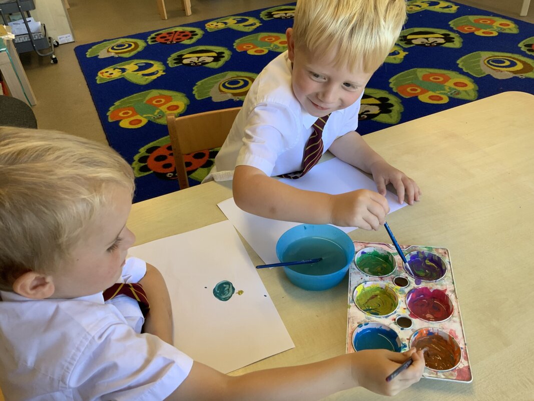 Image of Exploring mixing colours in Reception 