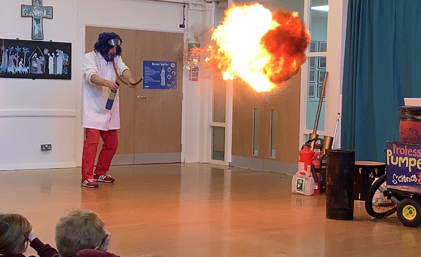 Image of Year 2 enjoy Professor Pumpernickel’s ScienceShow 2024