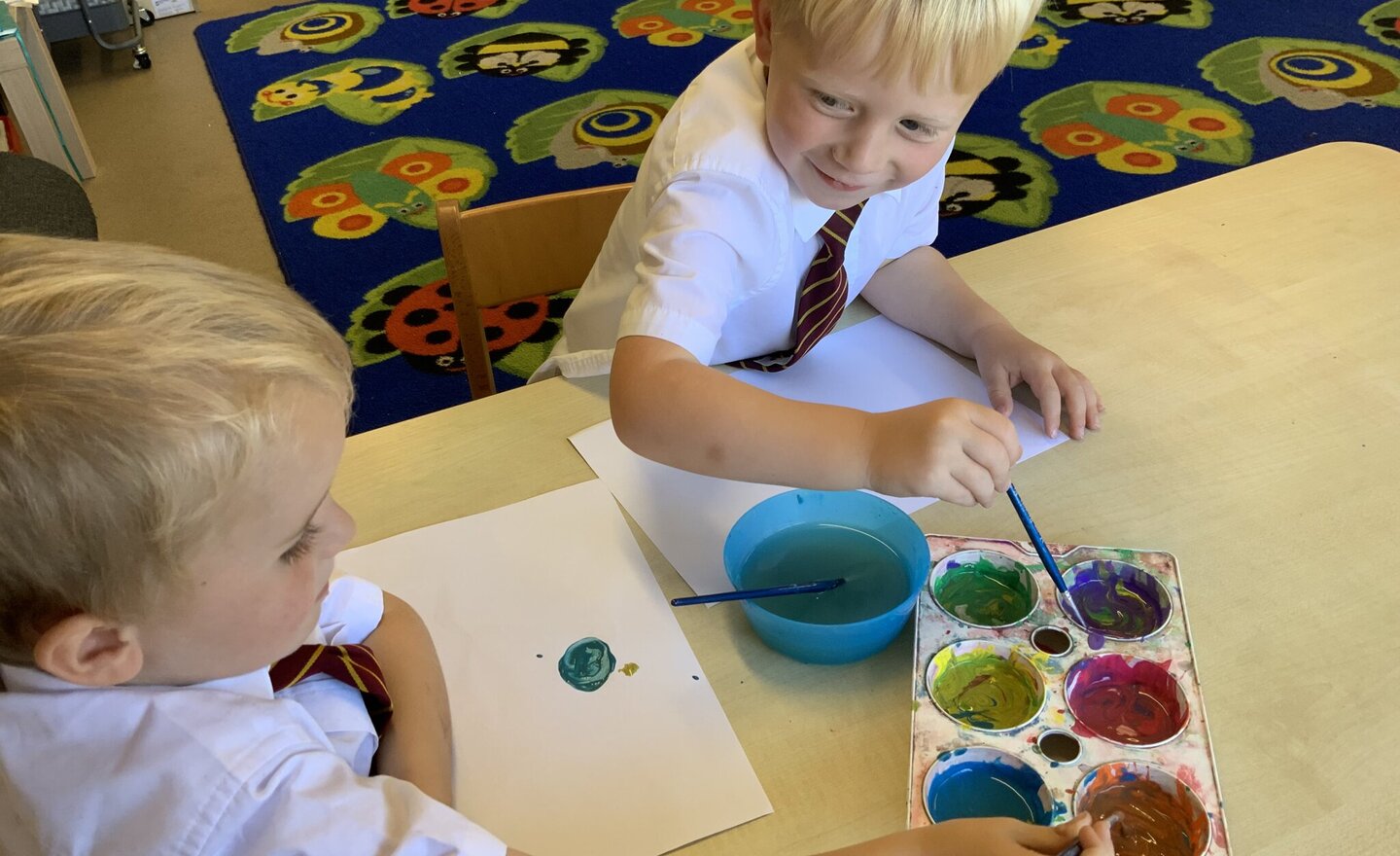 Image of Exploring mixing colours in Reception 