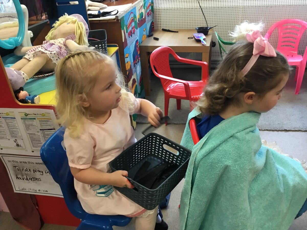 children's role play hairdressers