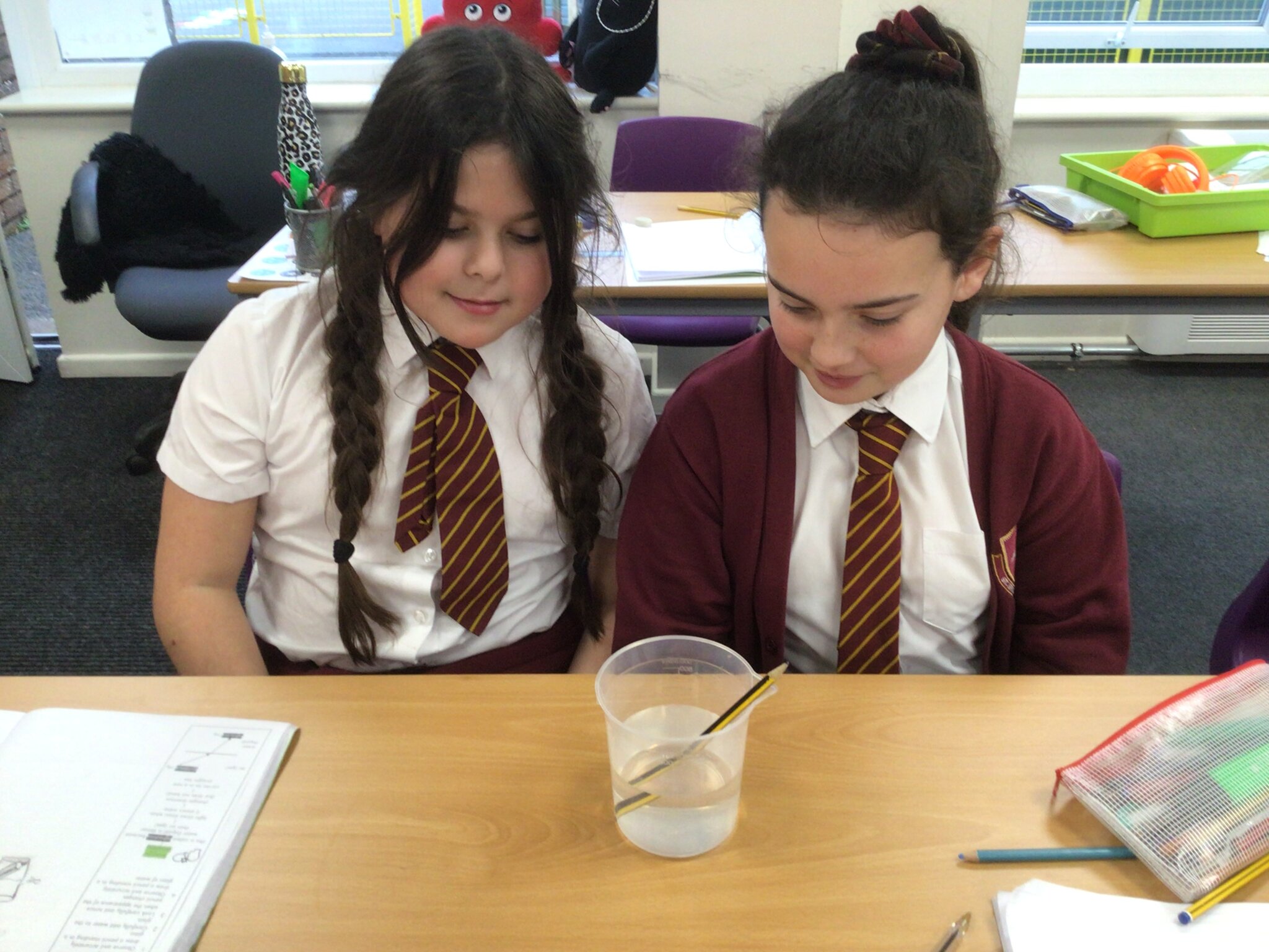 Image of Y6 Investigate Refraction and Reflective Materials