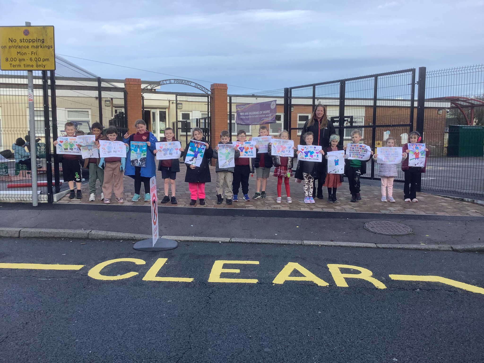 Image of Year 2 Supporting Kevin Sinfeild in his 7in 7 Challenge 2025