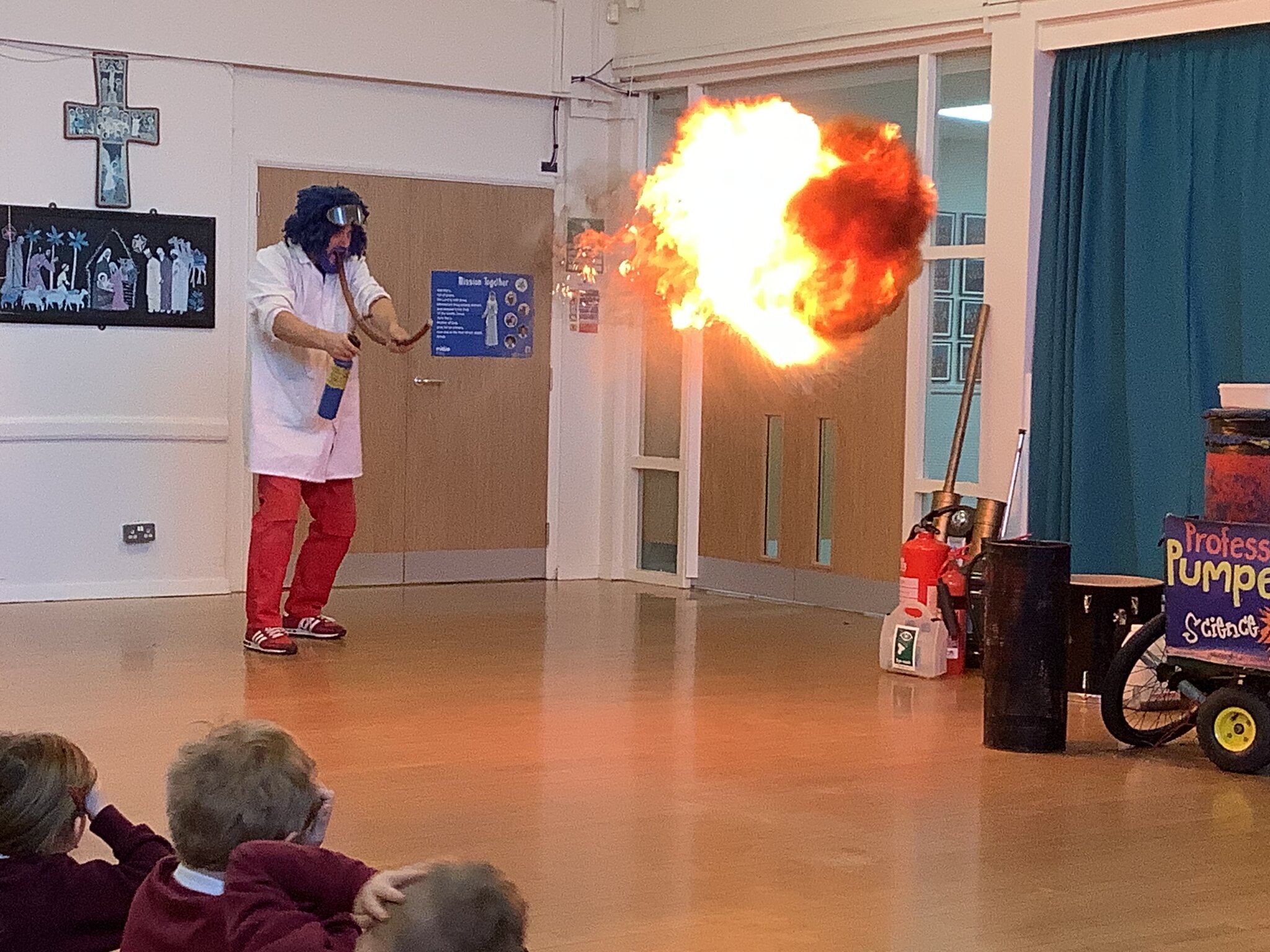 Image of Year 2 enjoy Professor Pumpernickel’s ScienceShow 2024