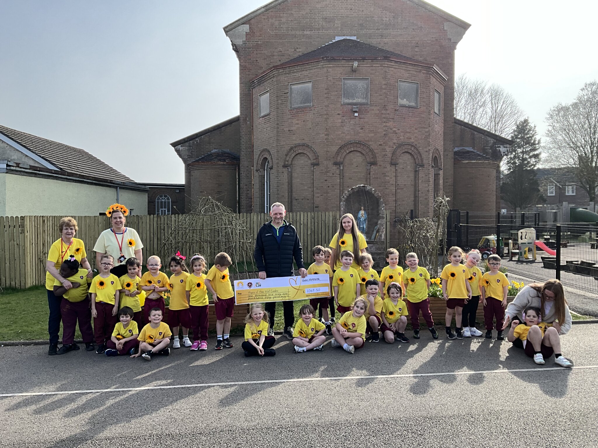 Image of Reception Joins Gary McKee’s 100 run challenge to support Hospice at Home