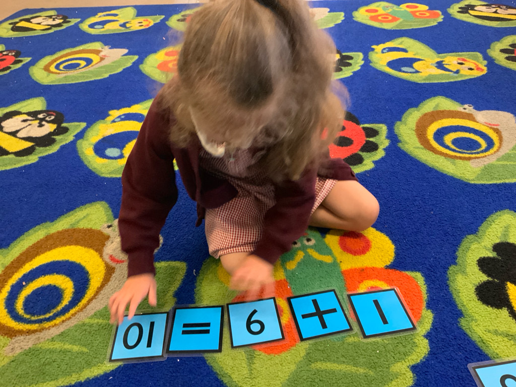 Image of Number bonds to 10 in Reception