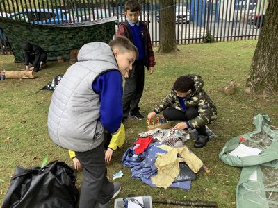 Image of 6S in forest school