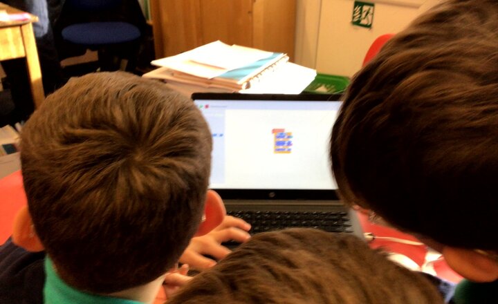 Year 5 students experimenting with computing using Raspberry Pi Crumbles!