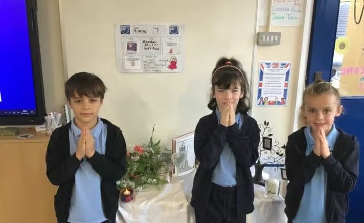 Image of Y3 Class worship!