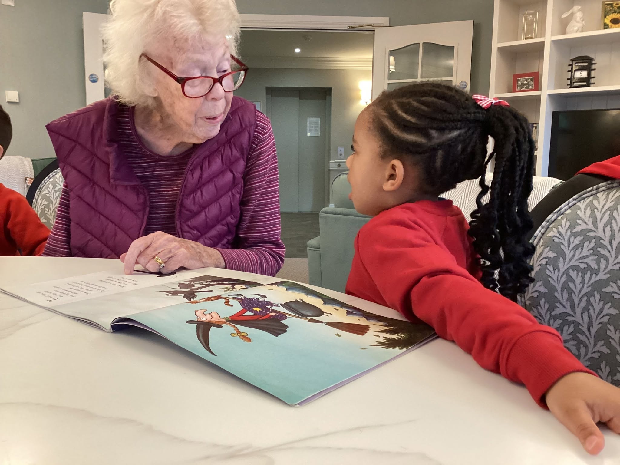 Image of St Mary’s Catholic Primary School Pupils Share Stories with Friends at The Manor