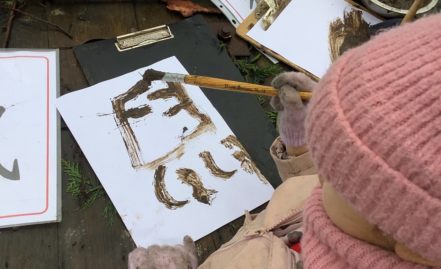 Image of Painting Chinese symbols using mud! 