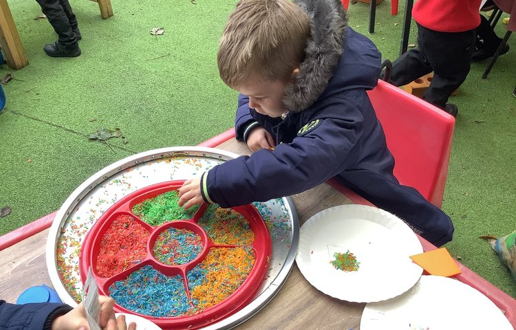 Image of Creating rangoli patterns! 