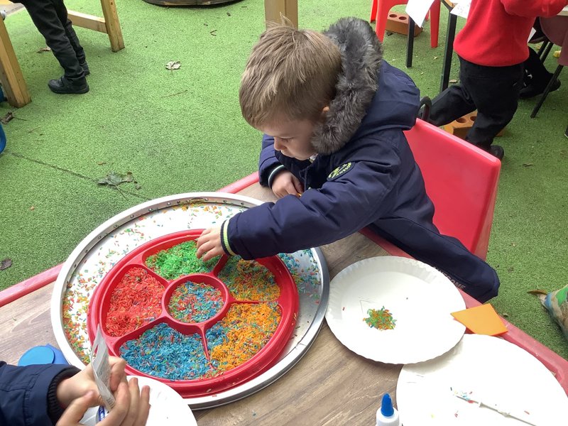 Image of Creating rangoli patterns! 