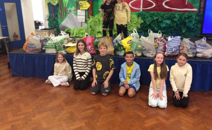 Image of Mini Vinnies Packing Up Food for Bede’s Helping Hands