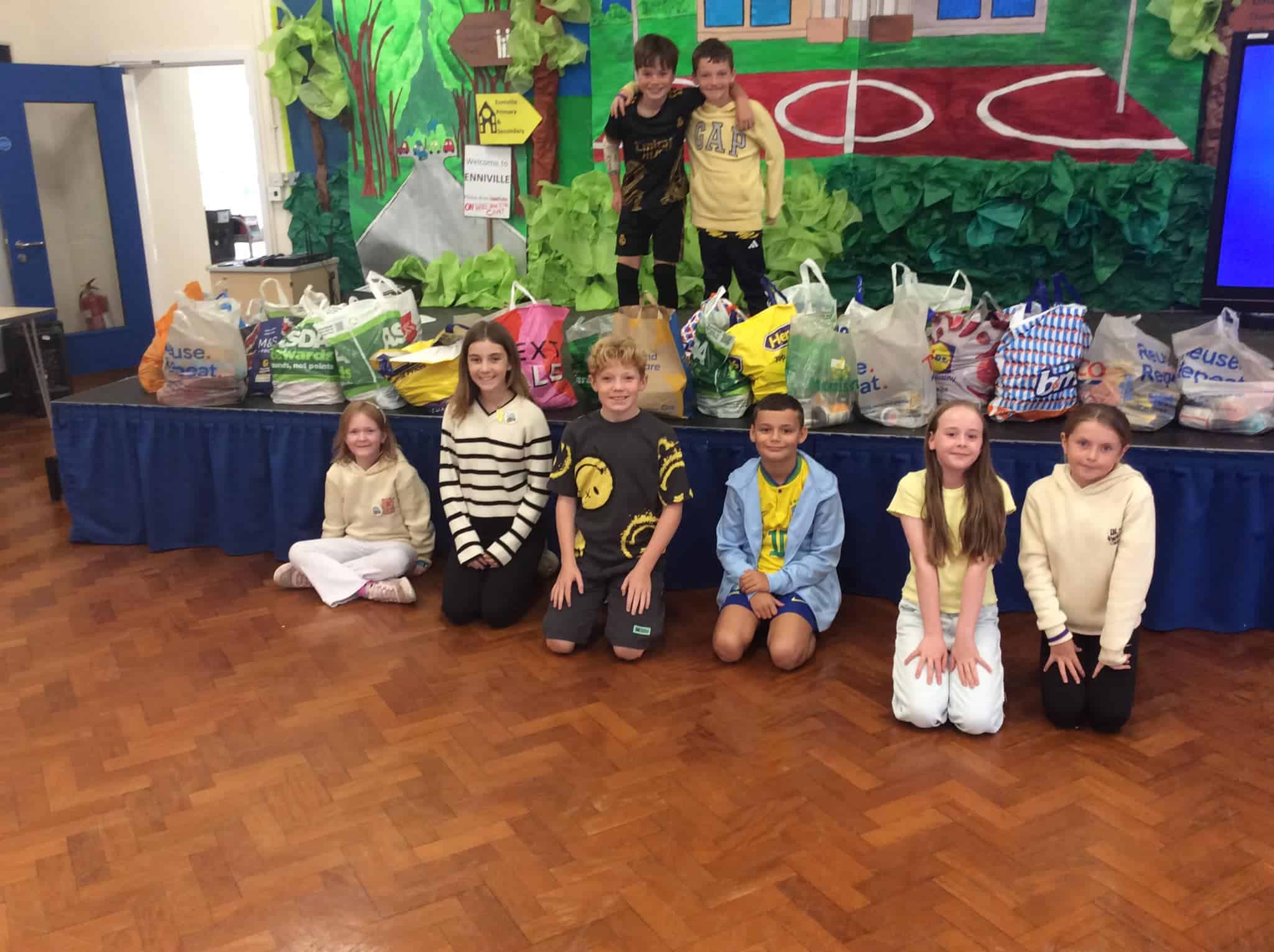 Image of Mini Vinnies Packing Up Food for Bede’s Helping Hands