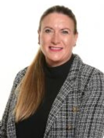 Mrs Vicki Williams-Ward 