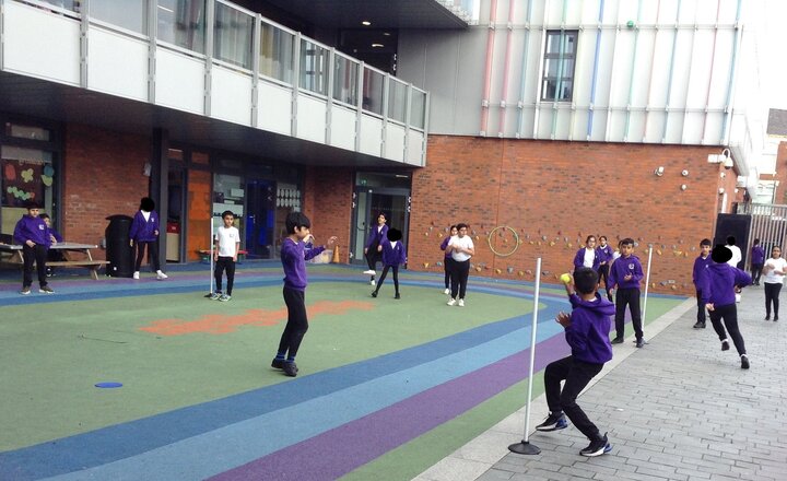 Image of Year 5 Rounders