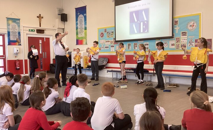 Captain Stuart Ellerton from SimFly teaching Year 5 children all about the world of aviation