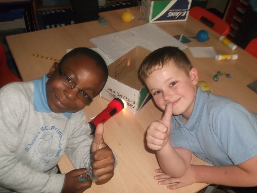 Image of Science - Making Mirror Mazes