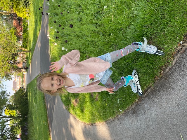 Image of Jessica learns to roller blade ! 
