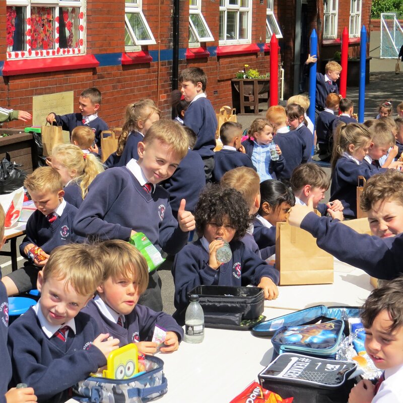 Image of Lunch in the Sun