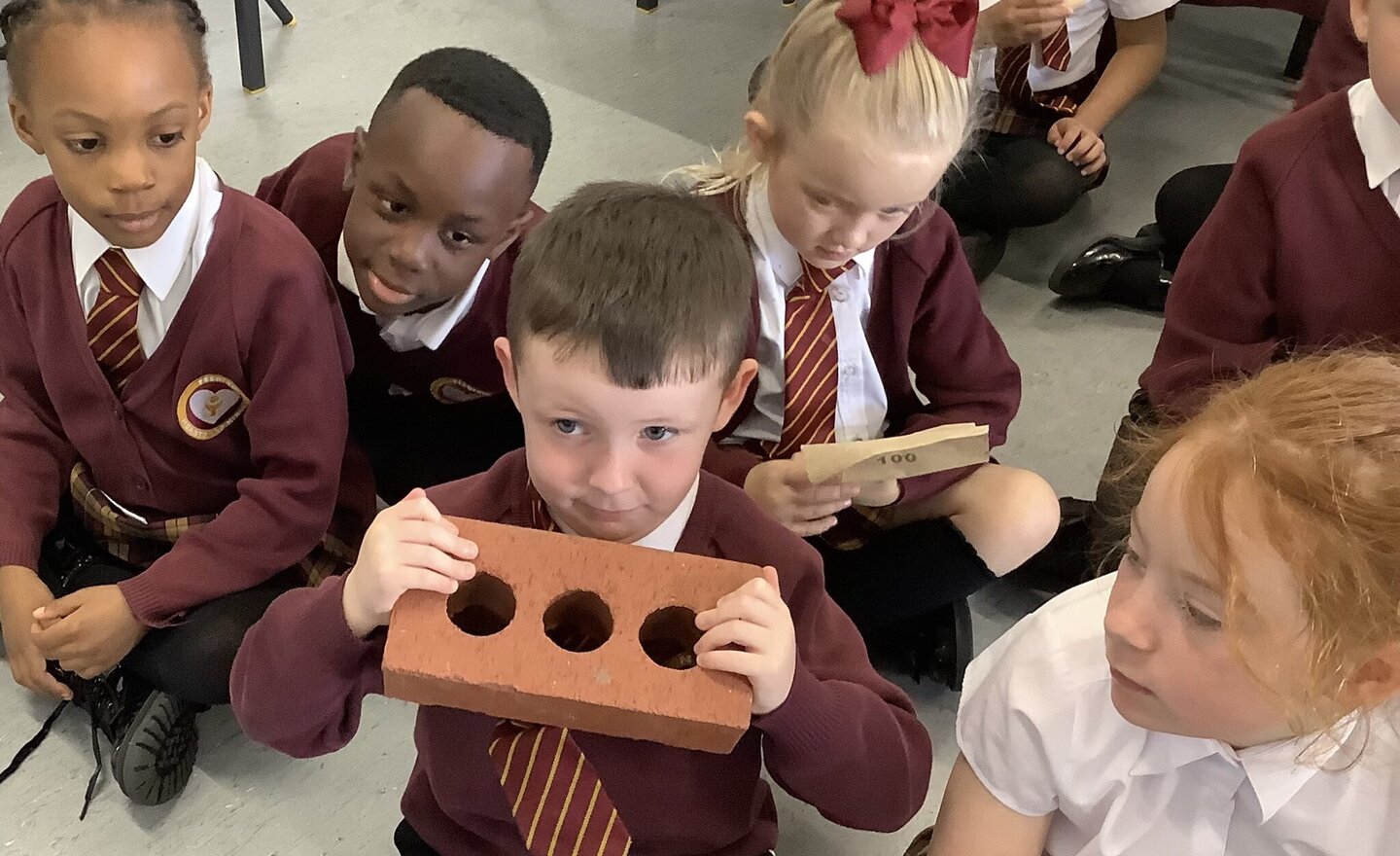 Image of Y1S Investigating materials