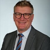 Mr Stuart Aris